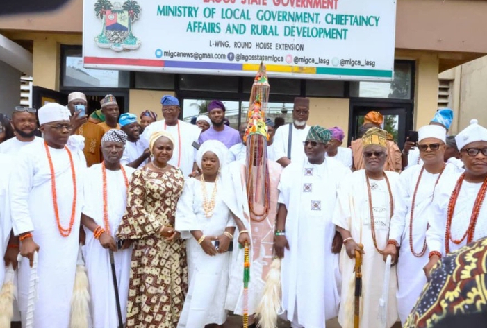 Image of dignitaries present during the official installation of the new king, Onise of Ise Kingdom