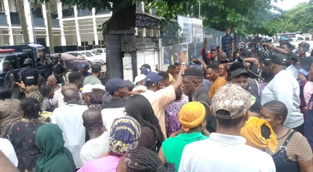 Members of staff protesting at Kings College in Lagos